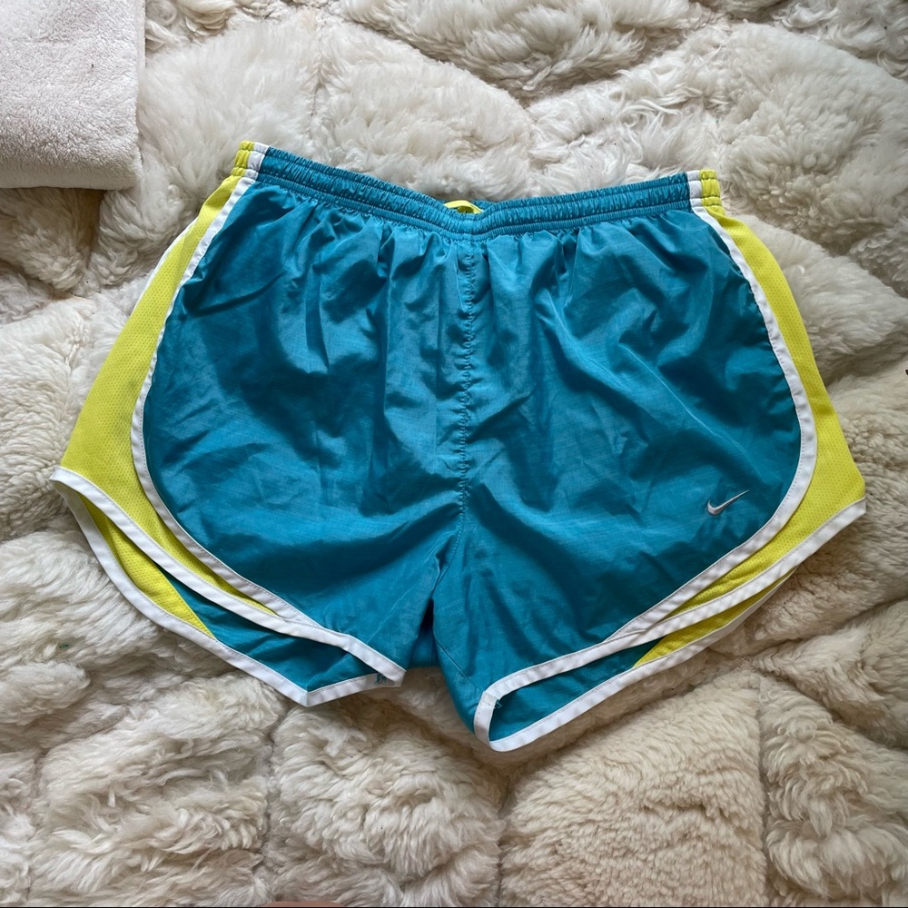 NIKE BLUE AND NEON RUNNING SHORTS SIZE M